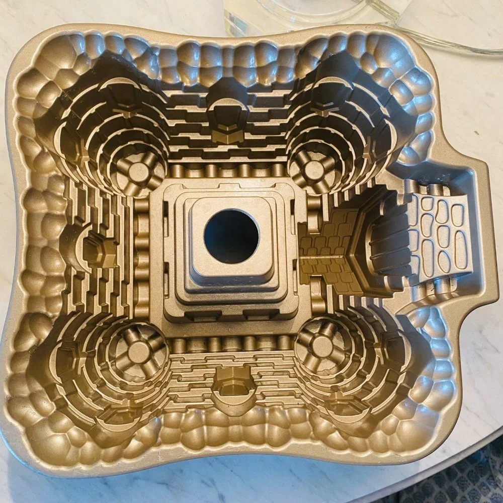 Nordic Ware Cast Aluminum Castle Bundt‎ Cake Baking Pan USA 10 cup Nonstick